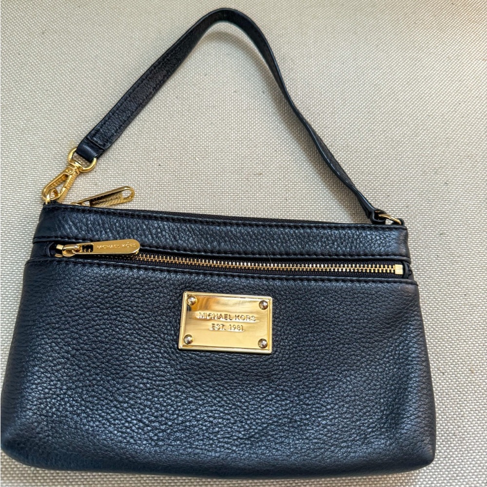 Michael Kors that can be used as a clutch, shoulder bag, or wristlet
